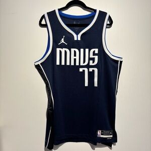 Luka Dončić Dallas Mavericks Jersey Statement Swingman Jordan XL NBA Navy #77